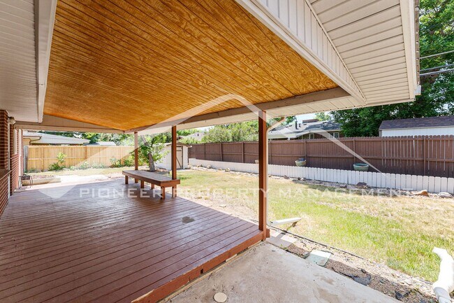 Building Photo - Spacious Home with Fenced Yard and Central AC