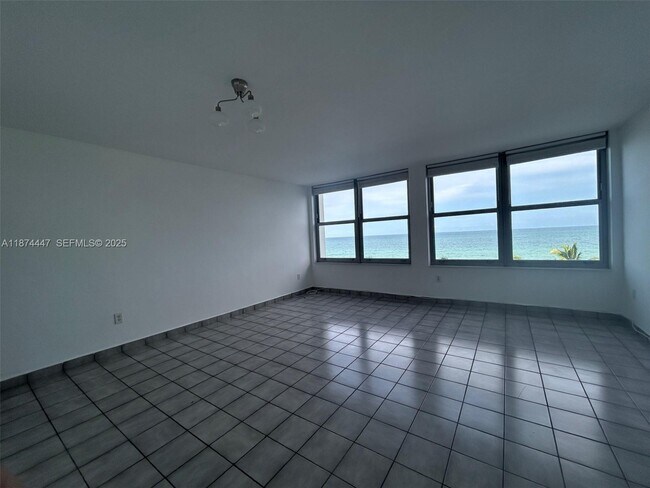 Building Photo - 2899 Collins Ave