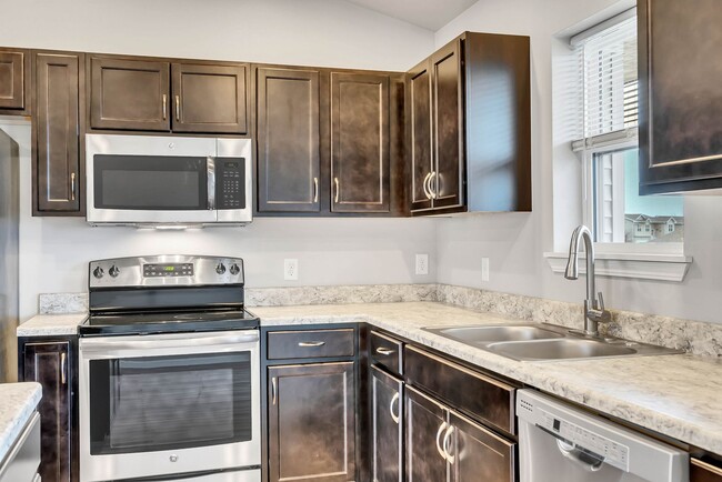 Building Photo - Modern Elegance Beckons at Summerland Park...