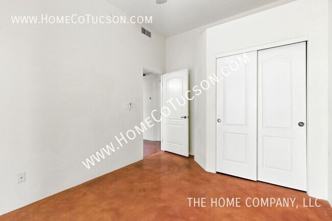 Building Photo - 1921 S Doubletree Ln