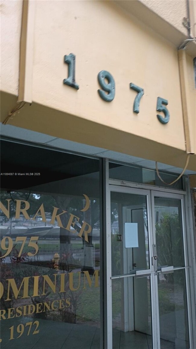 Building Photo - 1975 NE 135th St