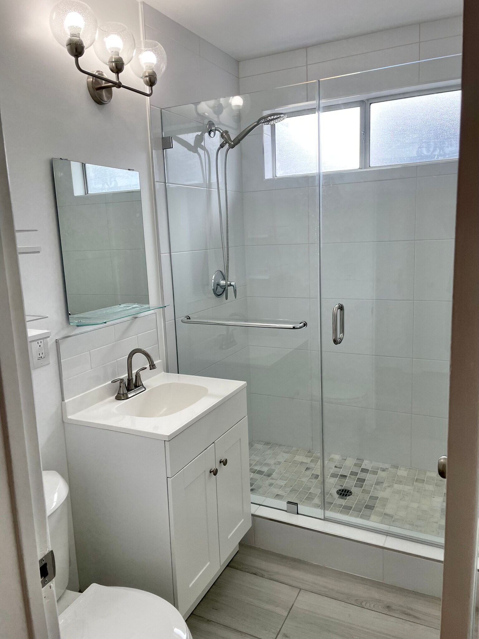 bathroom w tiles - 3412 Pearl St