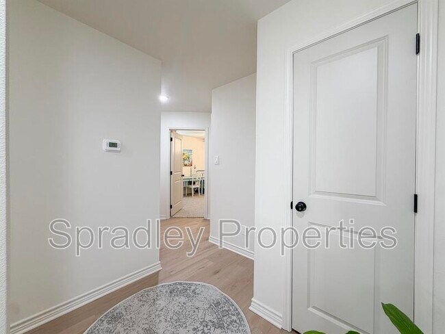 Building Photo - 1404 Rita Blanca Ct
