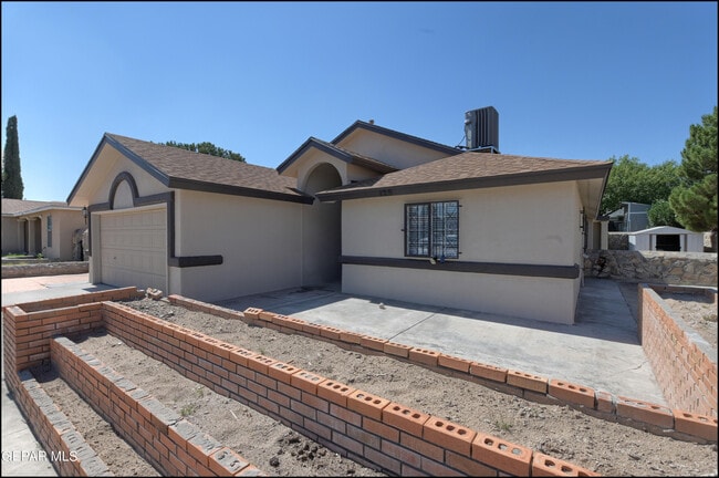 Building Photo - 129 Torrey Pines Dr
