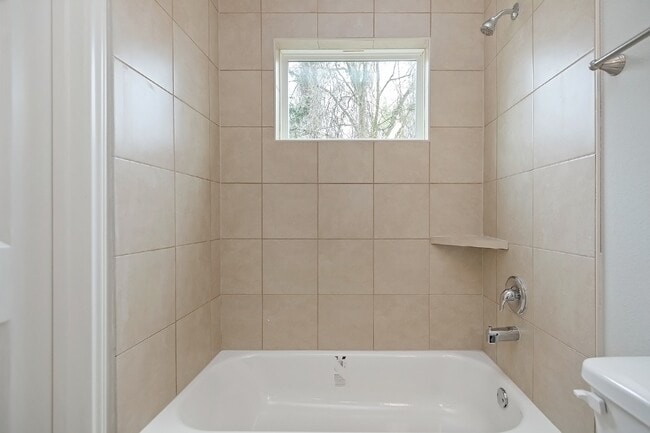 Building Photo - 1043 Marcolin