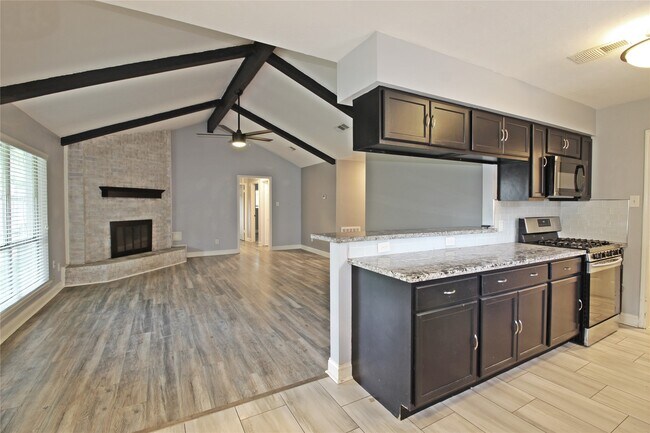 Building Photo - 13111 Sherwood Oaks Dr