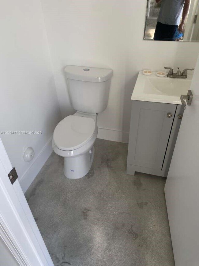 Building Photo - 6233 NW 20th Ave