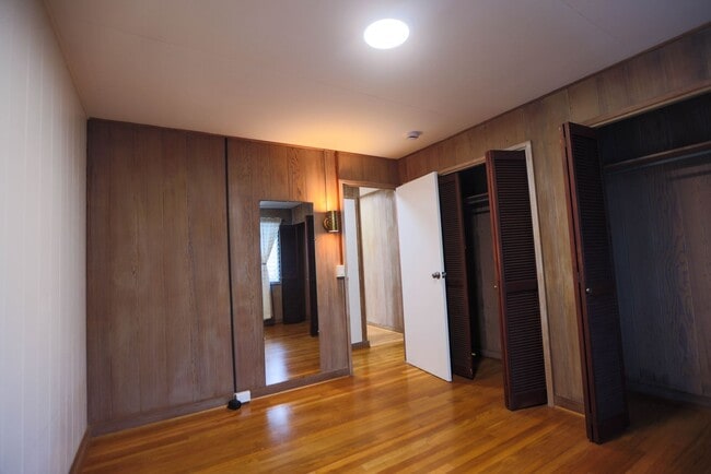 Building Photo - Well Maintained home in Manoa Valley, 3 bedrooms, 2 baths