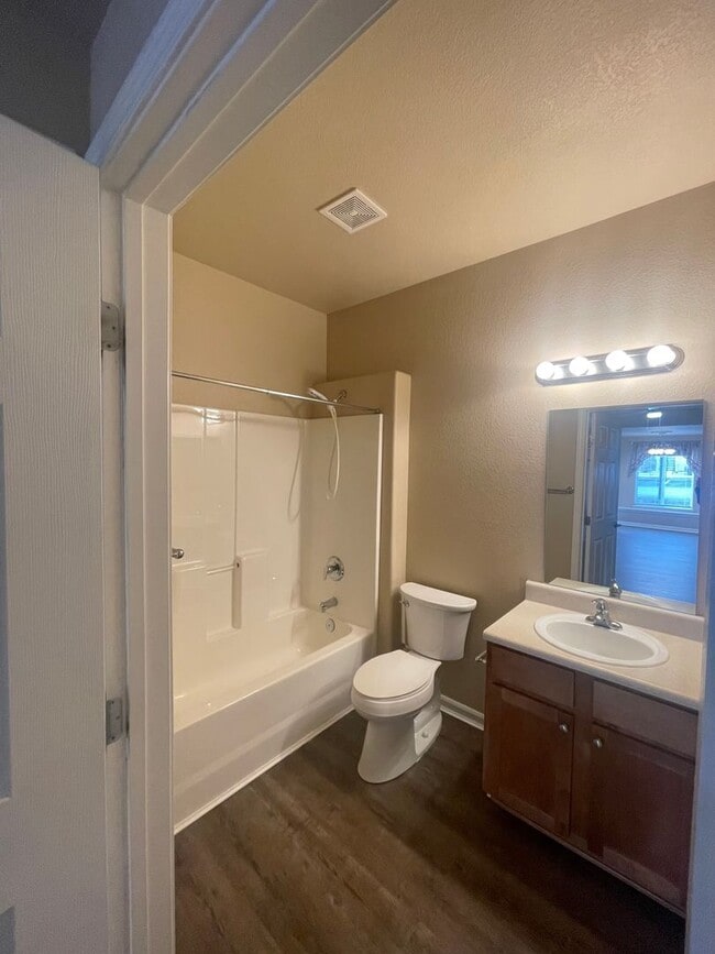 Building Photo - Discover Your Dream Lifestyle: Luxury Cond...