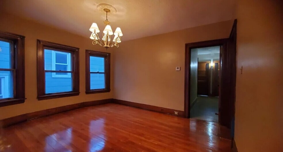 Building Photo - 425 Bird Ave