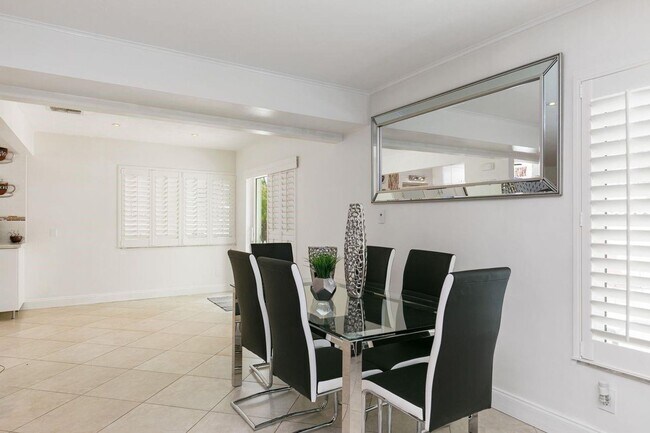 Building Photo - 1900 N Victoria Park Rd