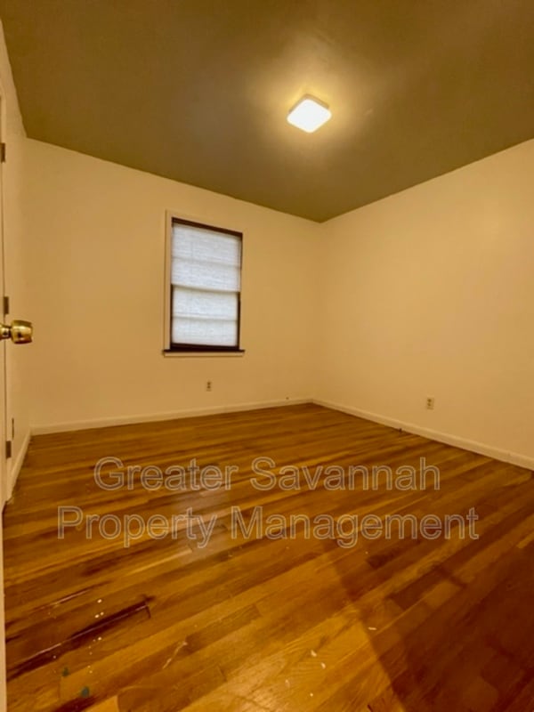 Building Photo - 1401 E 33rd St