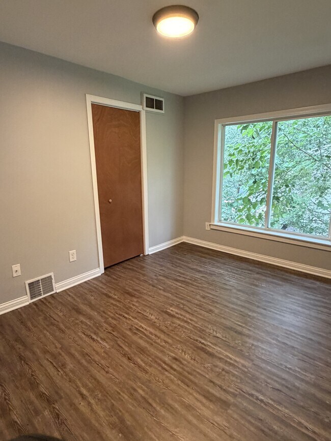 Building Photo - 1069 Ackley St