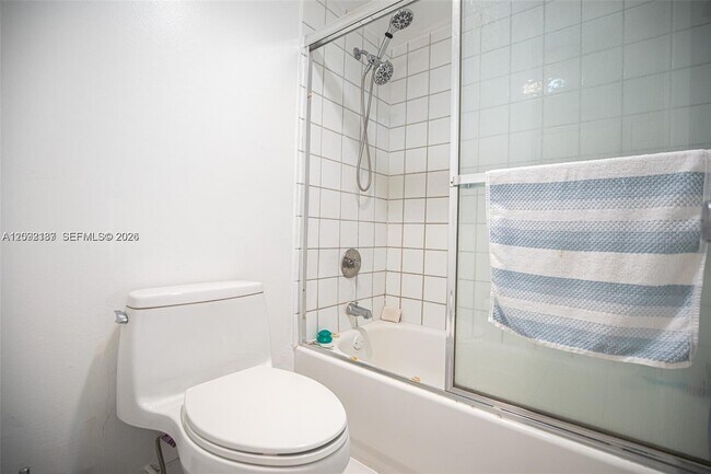 Building Photo - 3701 N Country Club Dr