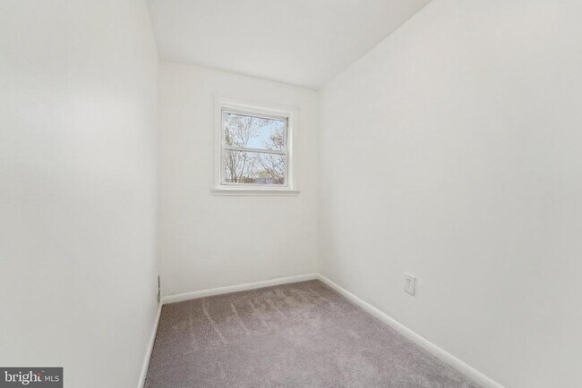 Building Photo - 800 Stoll St