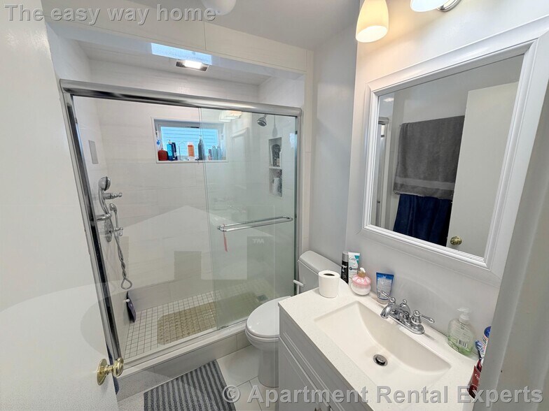 Building Photo - 34 Leonard St