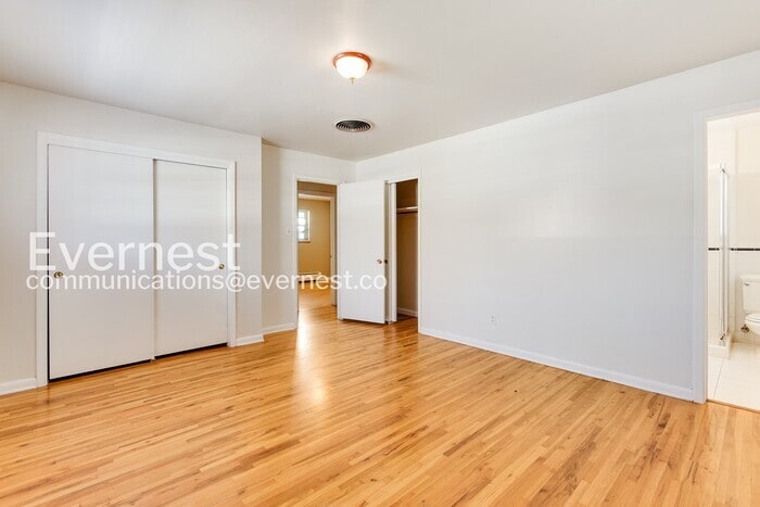Building Photo - 2701 S Fillmore St