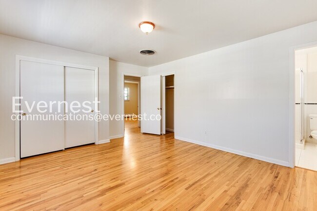 Building Photo - 4 Bed, 3 Bath Home with Fenced Yard & Garage / Available Now!