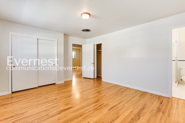 Building Photo - 4 Bed, 3 Bath Home with Fenced Yard & Garage / Available Soon!