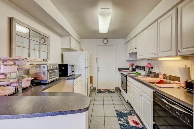 Interior Photo - Uptown Shaker Apartments