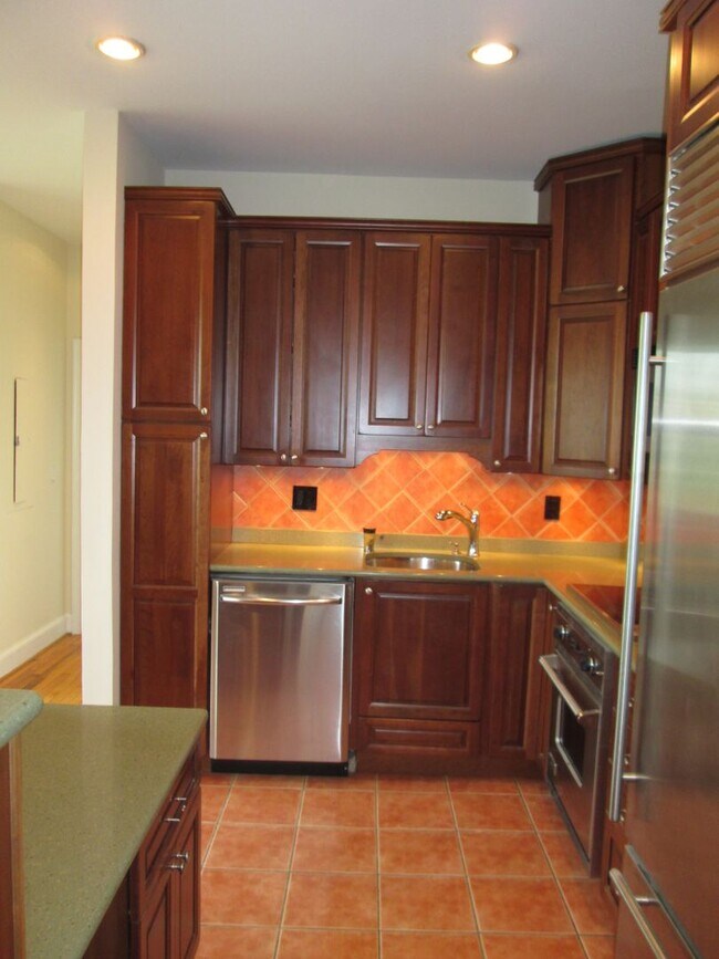 Building Photo - Logan Circle Centrally Located near Dupont...