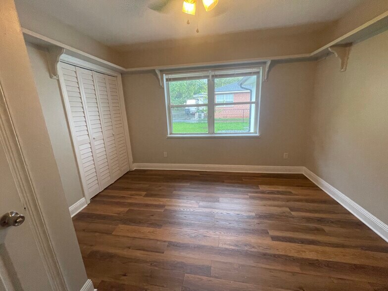 Back Bedroom - 124 W 4th Ave