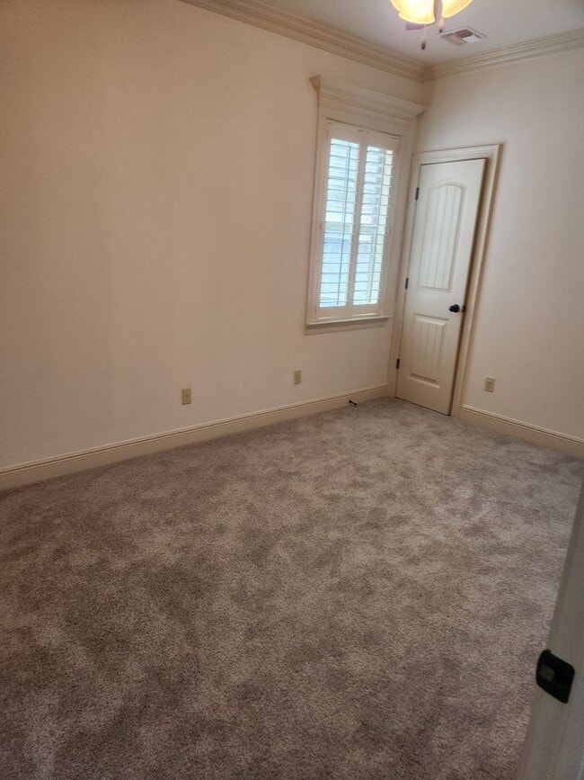Building Photo - 4 bedroom home for rent