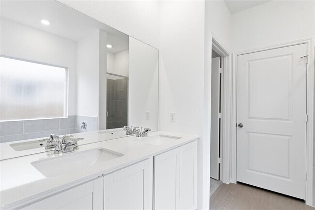 Building Photo - 1404 Roaming Oak Bnd