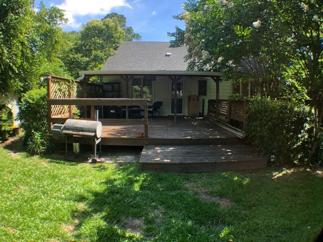 Building Photo - Charming Home in Haymount
