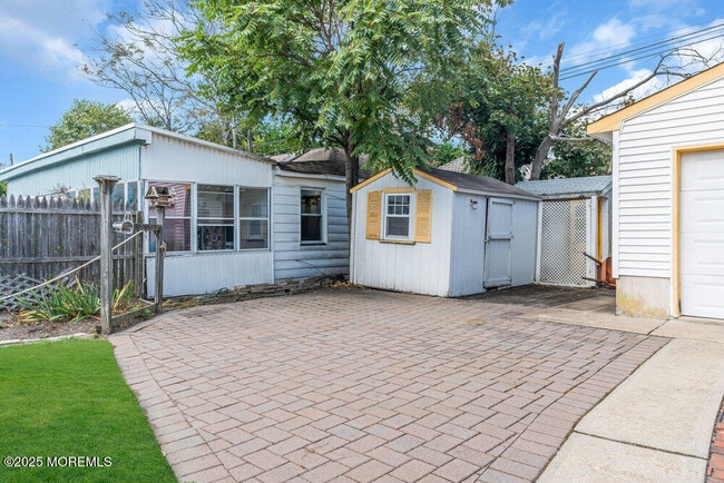 Building Photo - 202 9th Ave