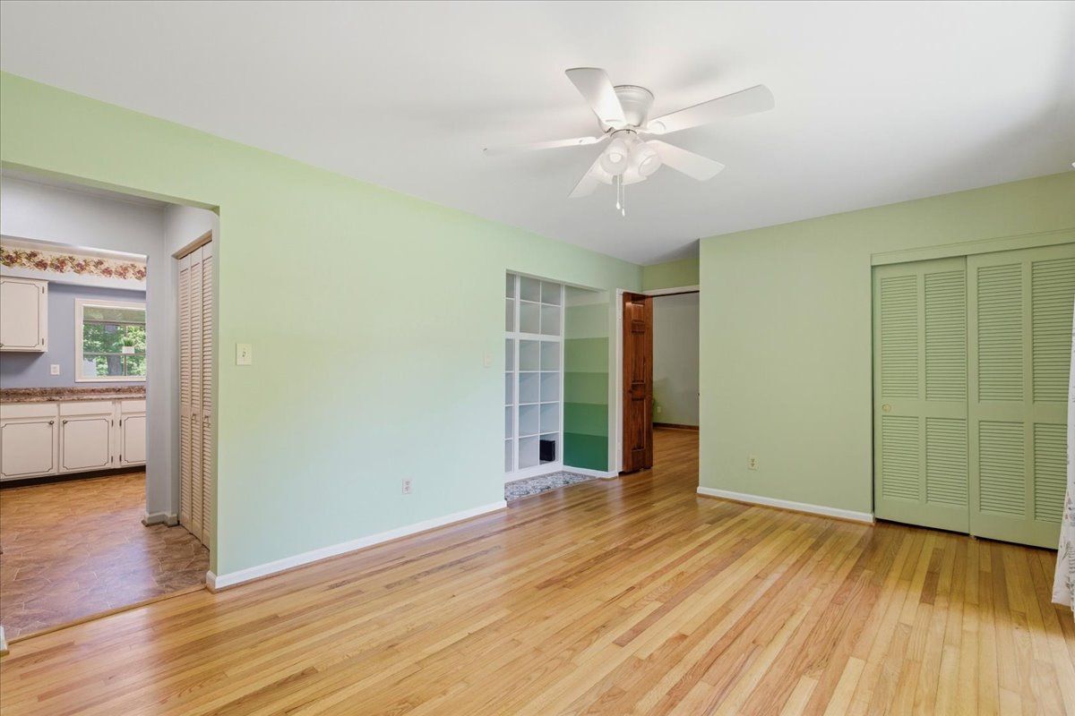 Building Photo - 45320 Barefoot Dr