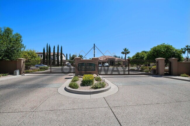 Building Photo - 4432 E Ford Ave