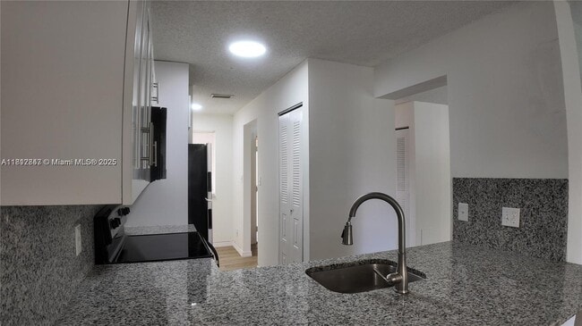 Building Photo - 1084 Coral Club Dr