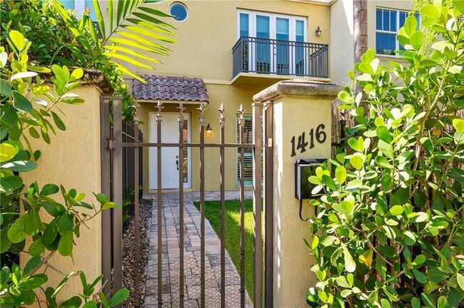 Building Photo - 1416 NE 4th Ct