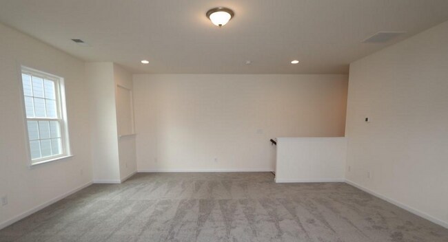 Building Photo - Huge 5-bedroom, 4-bathroom, in Poplin Grov...