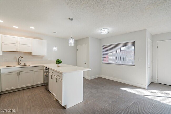 Building Photo - 832 Mantis Way