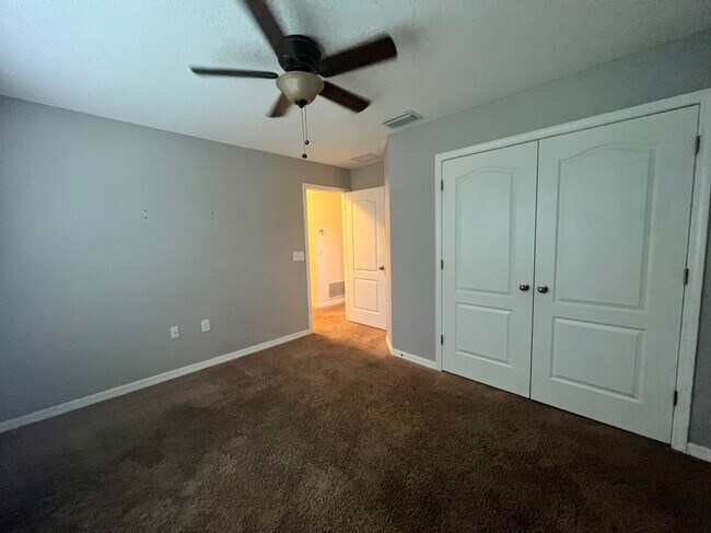 Building Photo - 4/3/2 HOME IN EDINA GARDEN OF EDEN