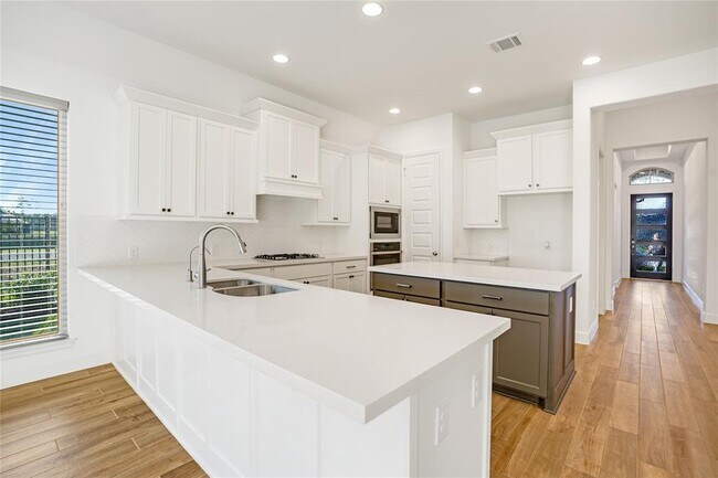 Building Photo - 15906 Golden Trails Ct