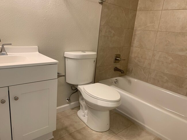 Building Photo - 5417 E Knoll Dr