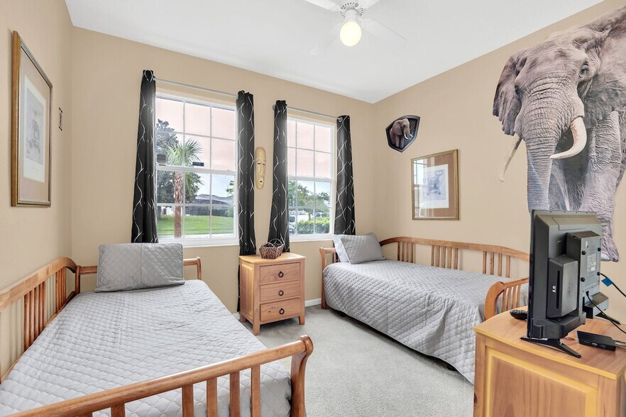 Building Photo - 8144 Fan Palm Way