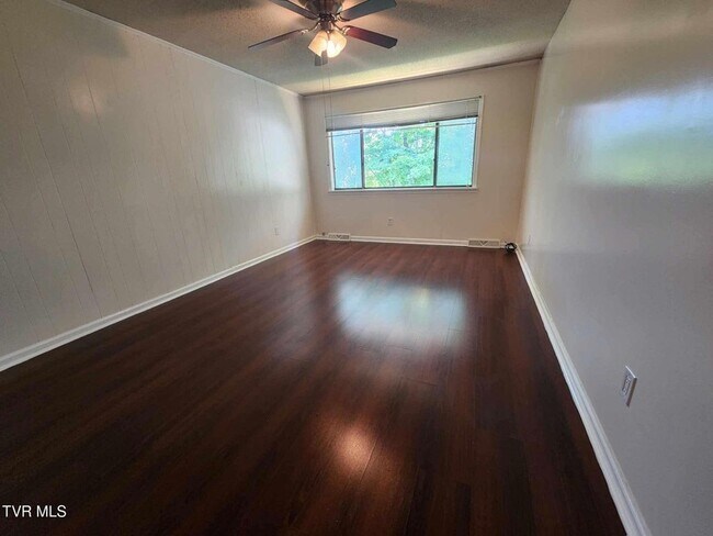 Building Photo - 1552 Colony Park Dr