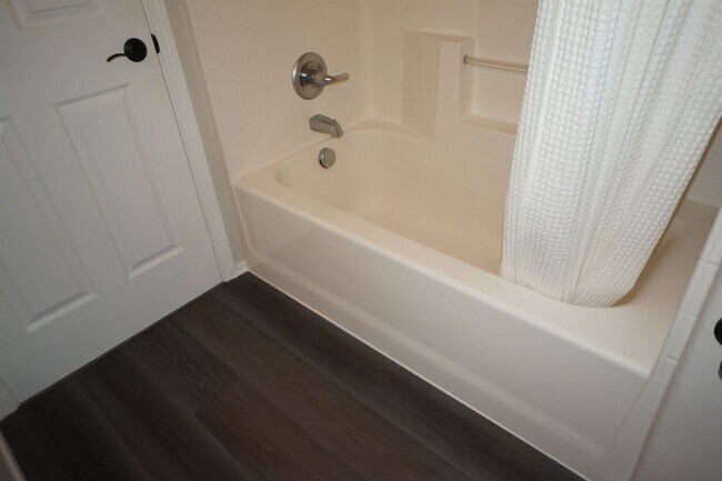 Building Photo - Spectacular NW Portland 3 bedroom Townhouse