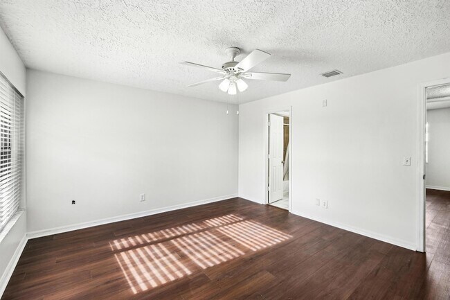 Building Photo - 12012 Greenway Cir S