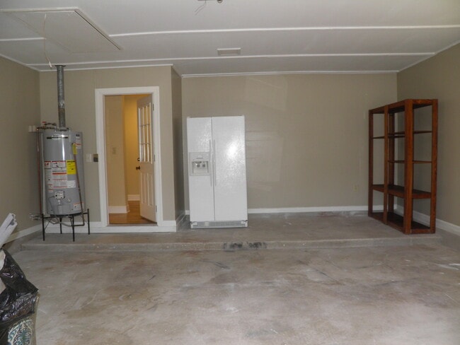 Building Photo - 240 Yacht Club Dr NE