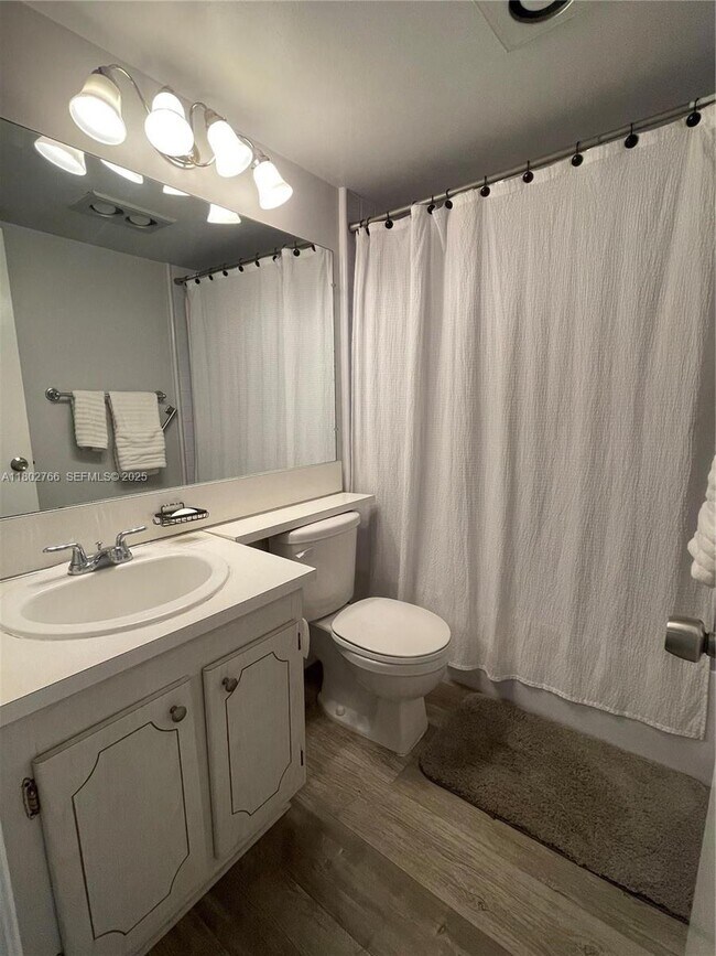 Building Photo - 279 Markham M