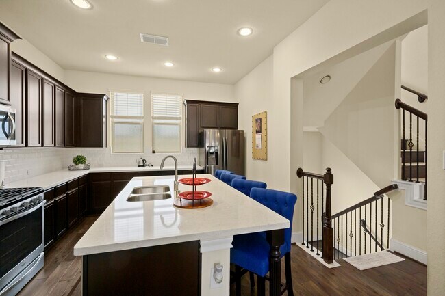 Building Photo - 8406 Oak Leaf Point Dr