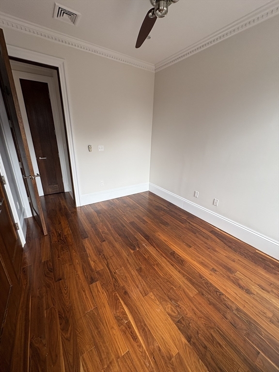 Building Photo - 483 Beacon St