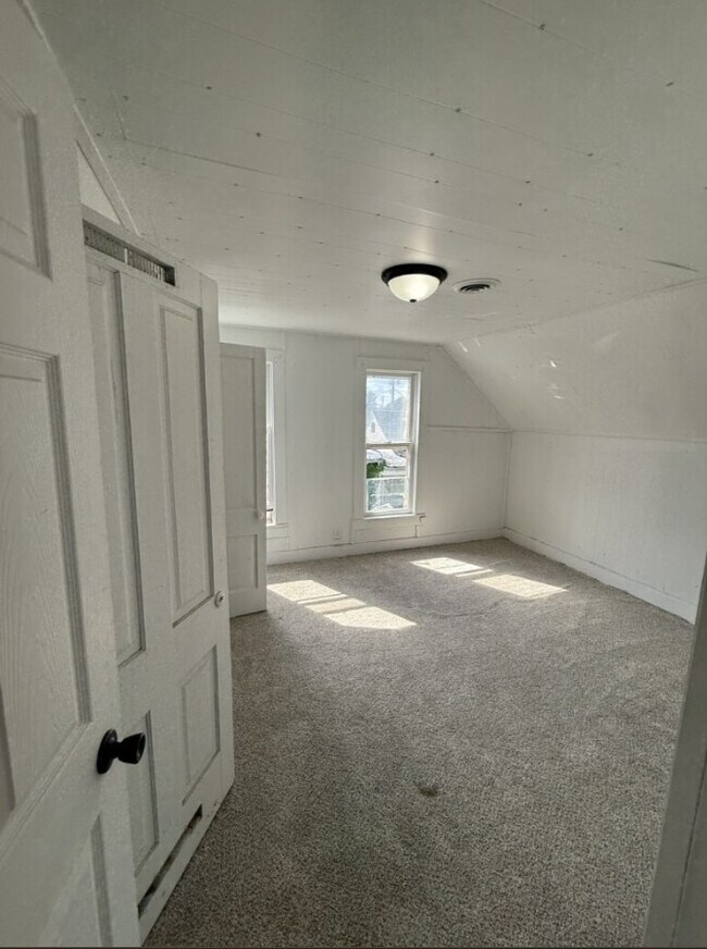 Building Photo - 803 5th Ave