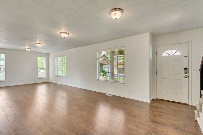 Building Photo - 8637 Goldenrain Cir