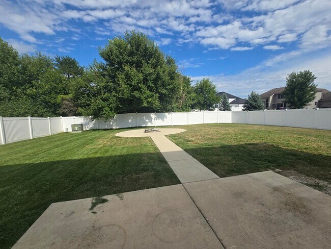 Building Photo - 10091 Pearwood Dr